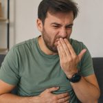 Rot qui sent l’œuf pourri : causes, symptômes et solutions